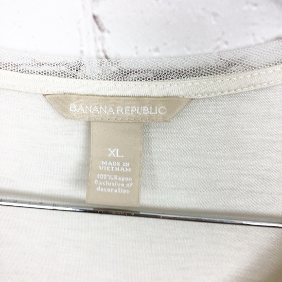 Banana Republic | Cream Tee with Gold Beaded Neckline | Size Extra Large - Picture 7 of 8